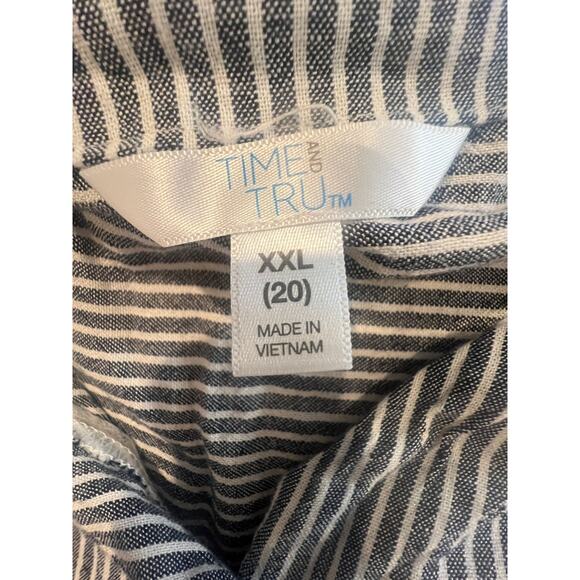Time & Tru Gray & White Striped Button Up Top - 2XL - Picture 4 of 6